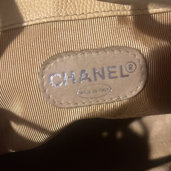 Authentic Chanel caviar drawstring bucket bag - Picture 7 of 8